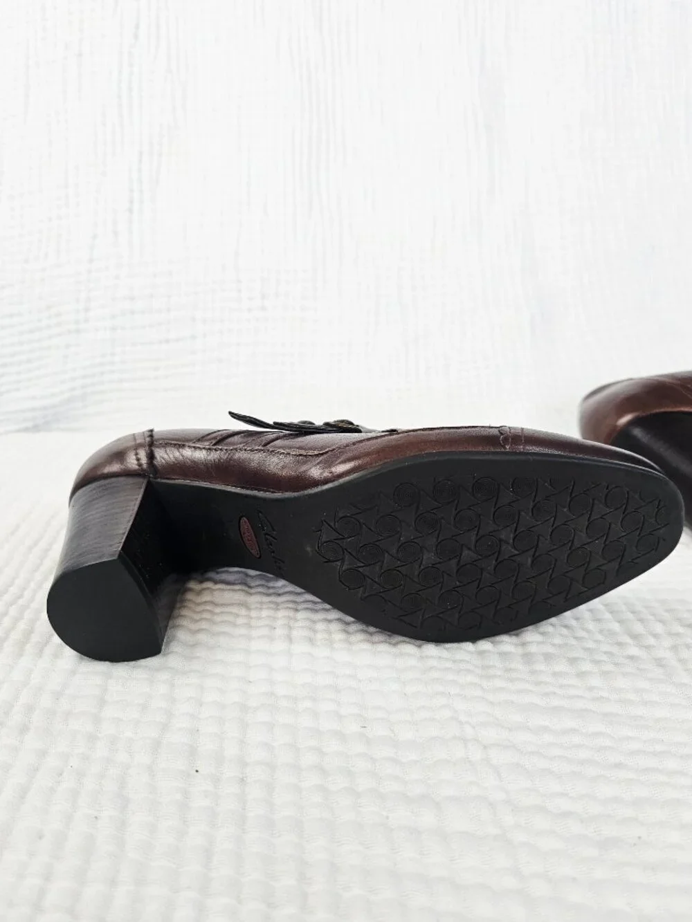 Clarks Artisan Brown Leather Double Buckle Heeled Shootie - Women's 8